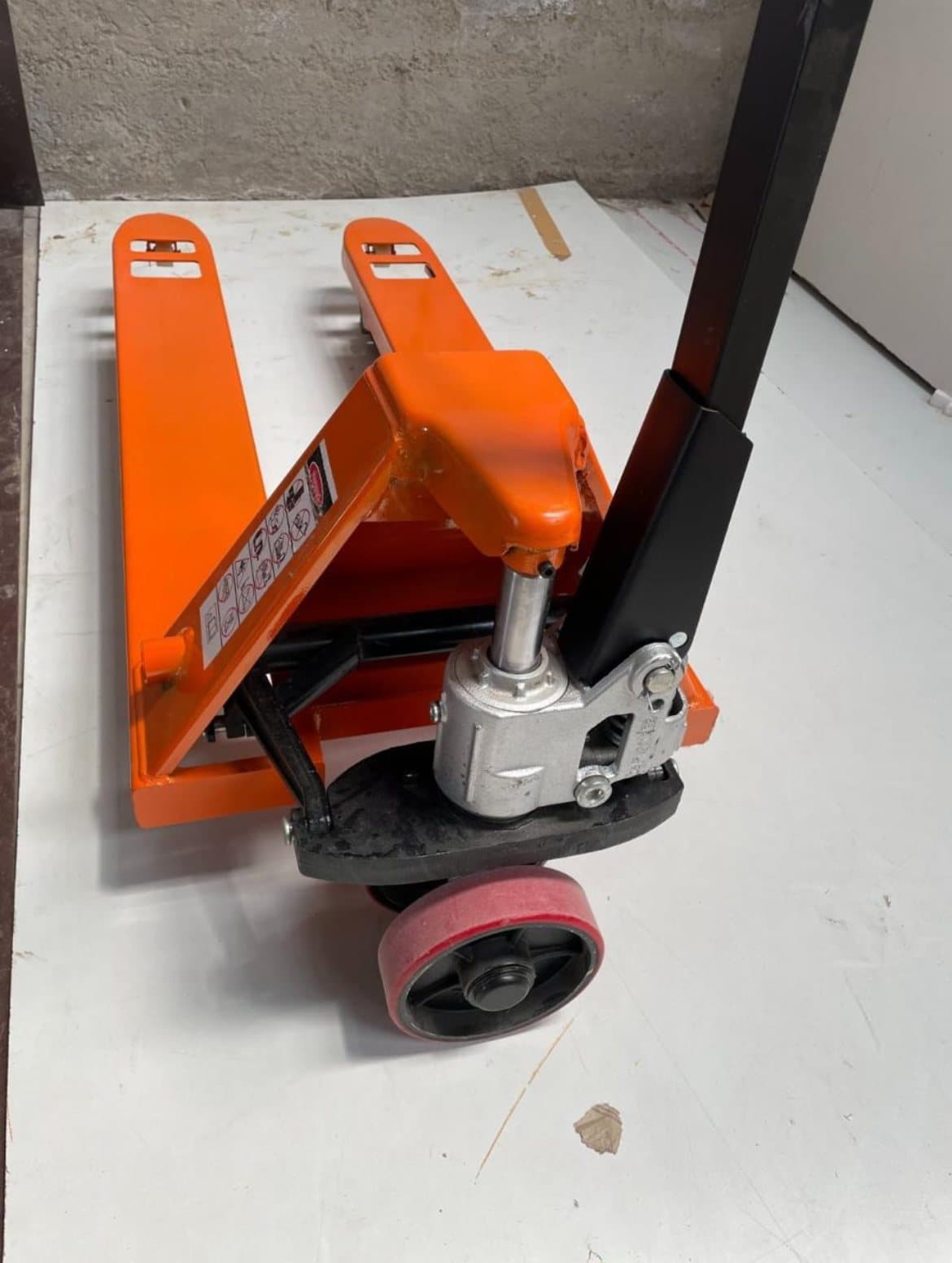 Hand pallet truck